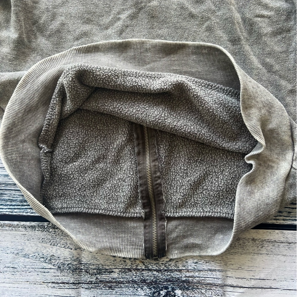 ✅ Ocean Drive Gray Zip-Up Hoodie. Zipper needs sewing - Picture 8 of 9